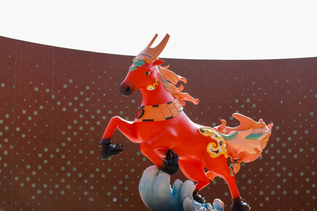 “骐骥泽泽”亮相东海四朵金花广场，等你来打卡！