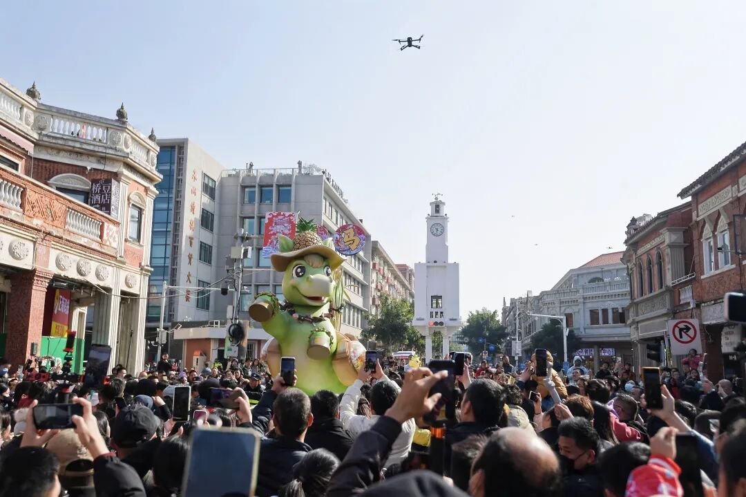 泉州古城马年生肖IP“地·玩玩”亮相西街！快来打卡“旺来”！