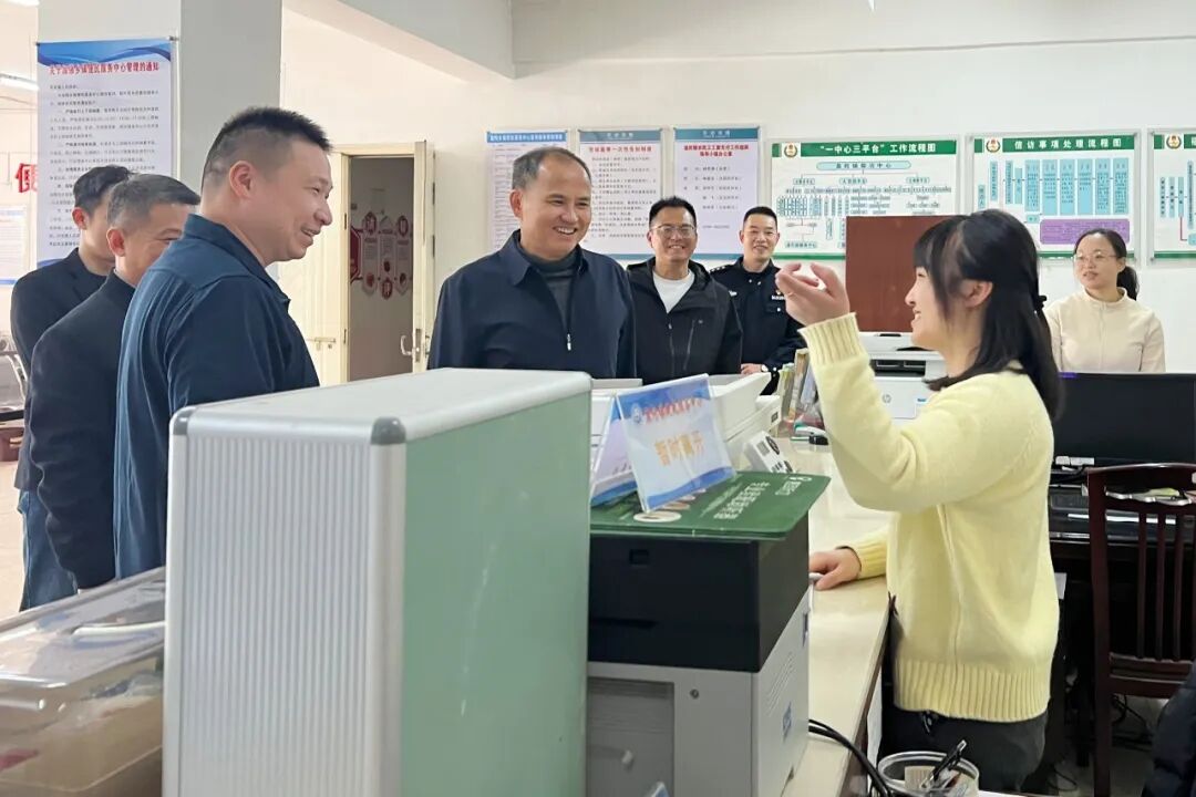 漳浦县委书记调研乡镇综治中心、党群服务中心建设情况