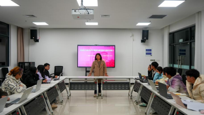 在行走的思政课中汲取榜样力量