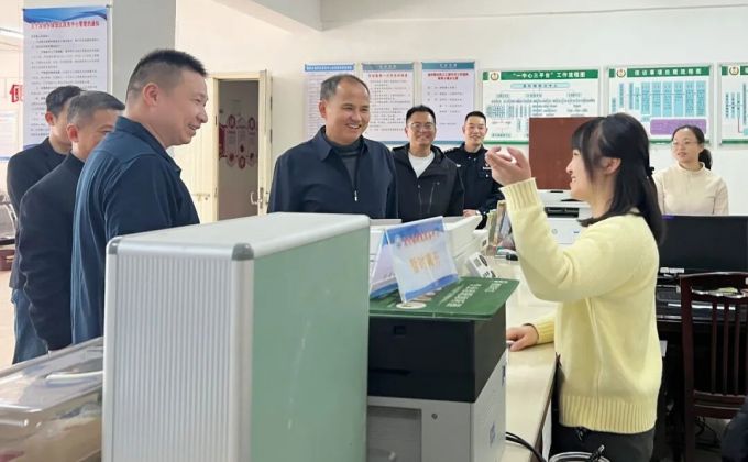 漳浦县委书记调研乡镇综治中心、党群服务中心建设情况