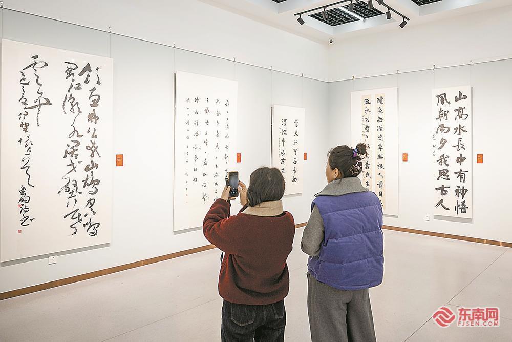 “闽山闽水物华新”汇报展举办