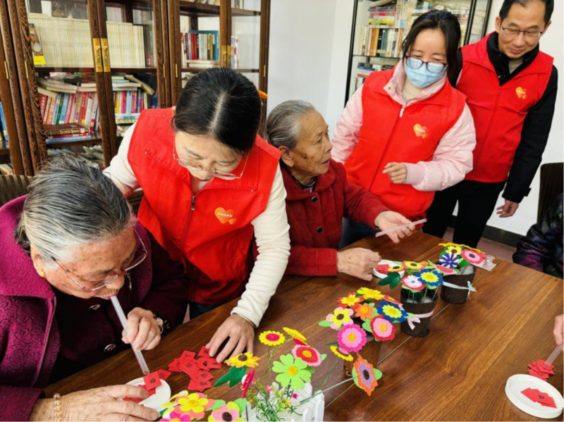 平安产险泉州中心支公司：银龄福气趴 乐活刺桐红 