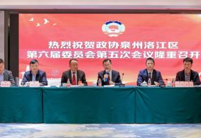 洛江區(qū)委書記唐春曉、區(qū)政府區(qū)長郭寧深入?yún)^(qū)政協(xié)六屆五次會議分組討論現(xiàn)場看望政協(xié)委員