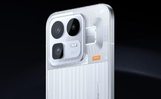 真我Neo8搭载同档唯一5000万潜望长焦：支持AI超级文本