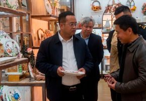 德化縣委書記方俊欽調(diào)研外貿(mào)企業(yè)