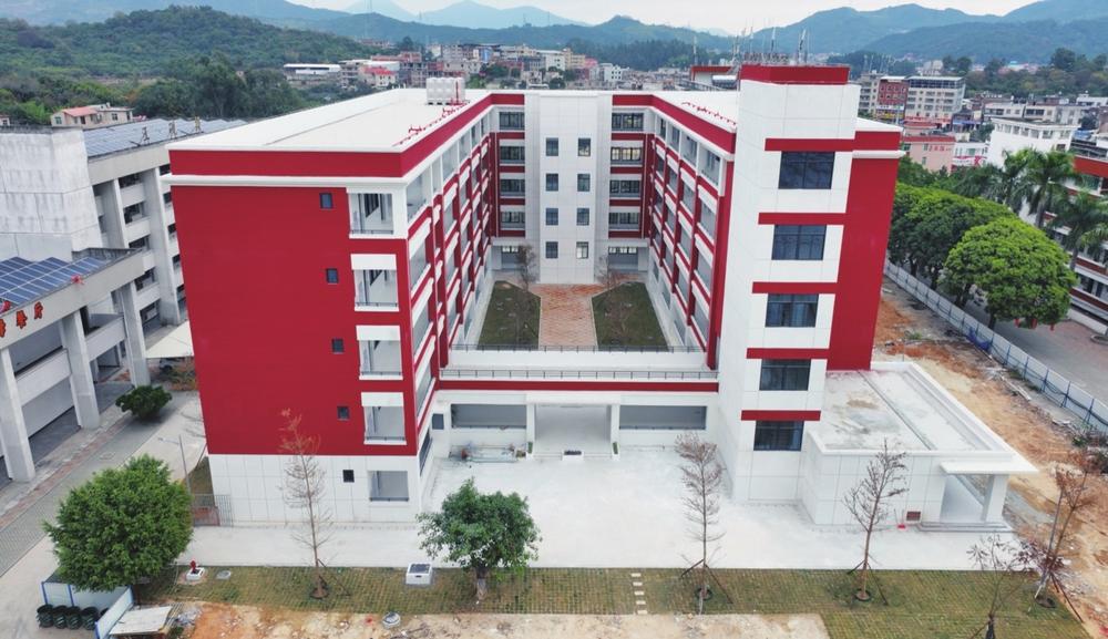 南安新侨中学教学综合楼主体工程完工  