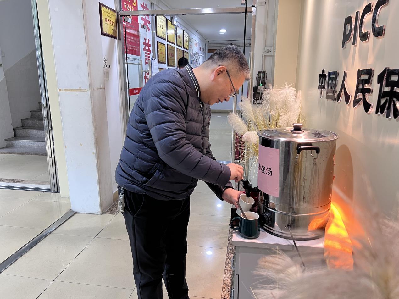 人保财险鲤城支公司：寒潮送温暖 关怀暖人心