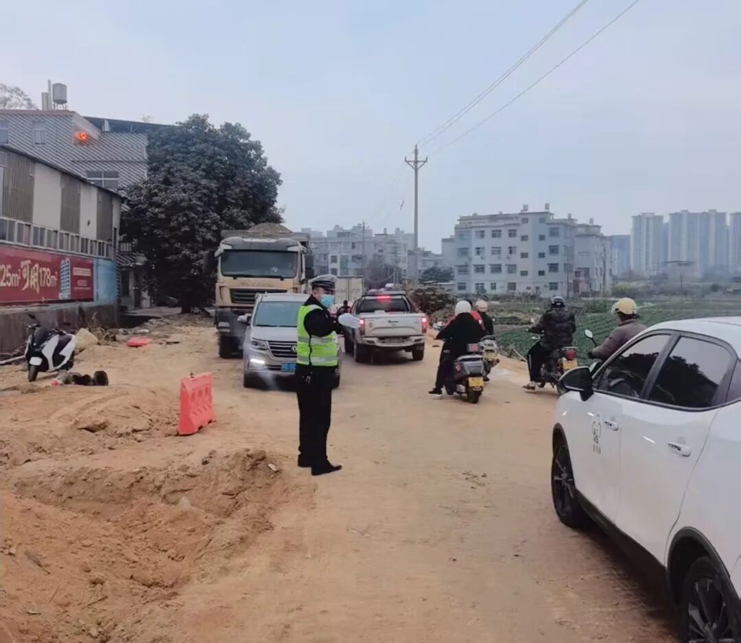 护航重点项目建设！云霄公安交管昼夜坚守，全力疏堵保畅通！