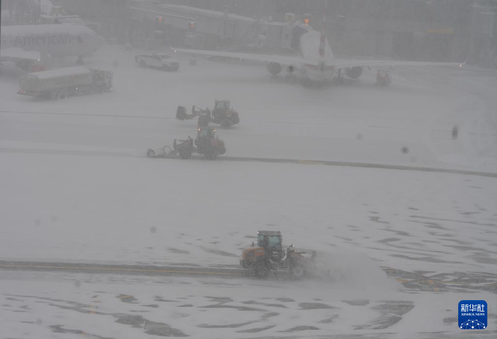 美国冬季风暴致超百万户断电 多人死亡