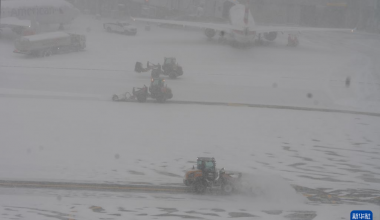 美國(guó)冬季風(fēng)暴致超百萬(wàn)戶(hù)斷電 多人死亡