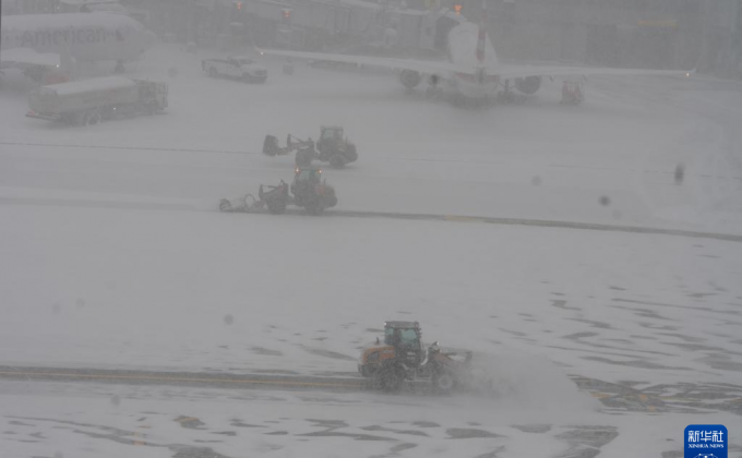 美国冬季风暴致超百万户断电 多人死亡