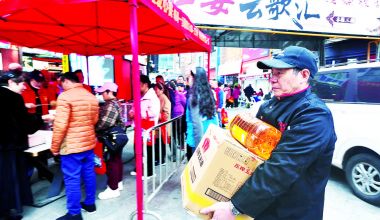 晉江“愛心餐廳”設(shè)公示牌 公示愛心物資