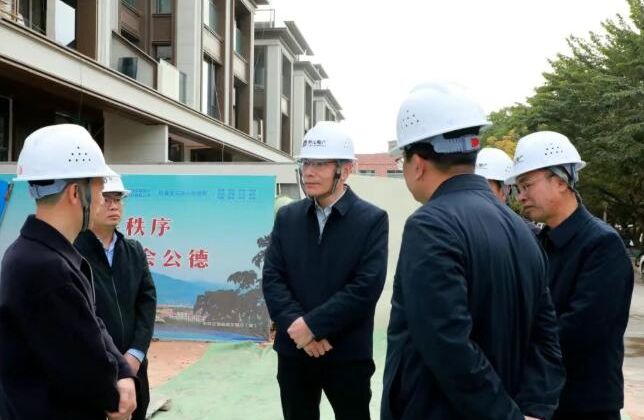 云霄县县长调研推进“好房子、好服务、好小区”建设