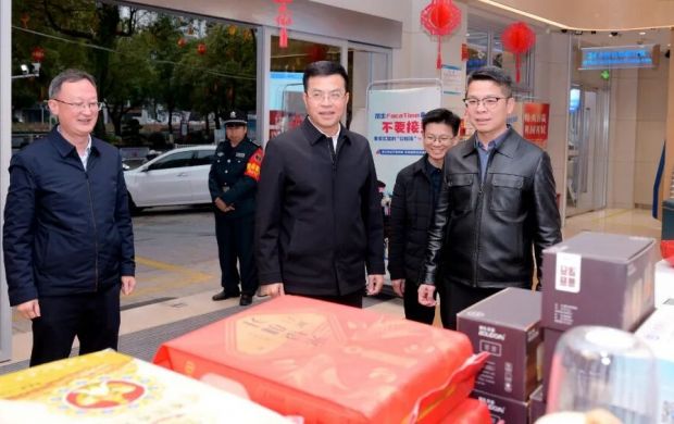 德化縣縣長(zhǎng)吳志樸走訪銀行業(yè)機(jī)構(gòu)