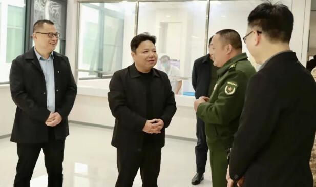 长泰区区长吴子毅带队检查征兵体检工作