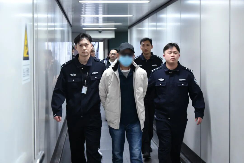 公安机关从南非引渡一名经济犯罪嫌疑人