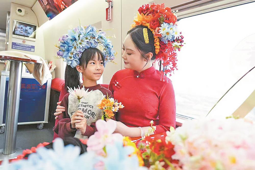 孩子体验簪花文化。