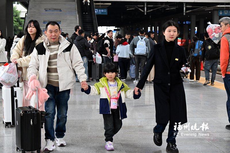 2026年春運(yùn)啟幕 溫暖“福站”映照幸福底色 2026年春運(yùn)啟幕 溫暖“福站”映照幸福底色