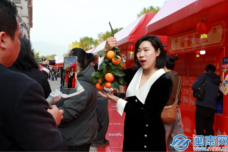 百余名新农人网红主播推销华安柑橘