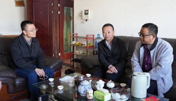 南靖县领导走访慰问困难群体和优秀人才