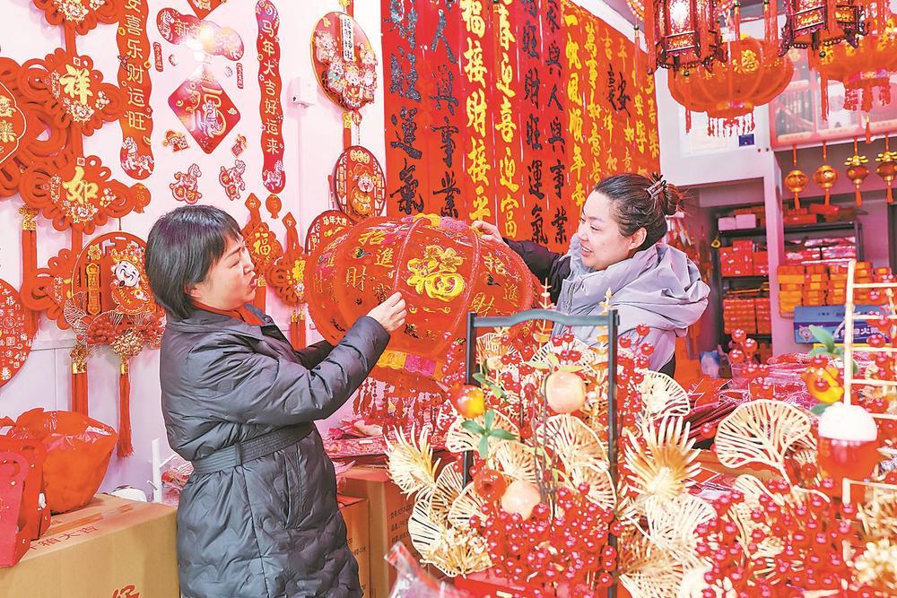 武夷山：市场商品琳琅满目 年味渐浓