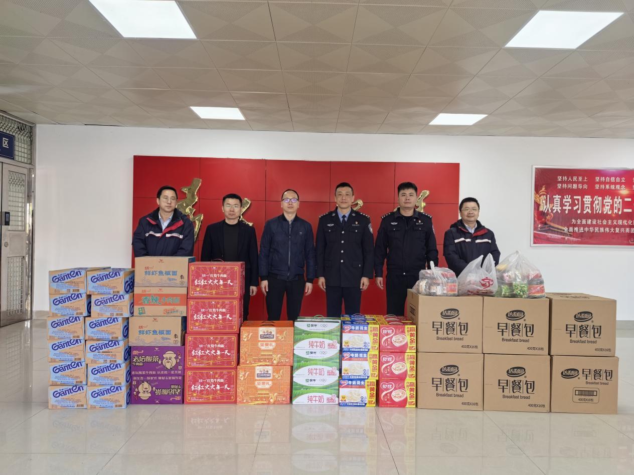 人保财险安溪支公司：送暖高速一线 护航新春归途