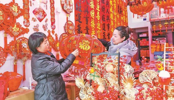 武夷山：市场商品琳琅满目 年味渐浓