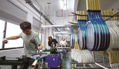 石狮球拍龙头企业车间里“热”力十足