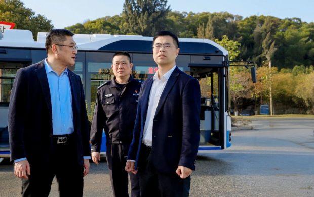 ������������Ҫ�쵼�����y�������йع���