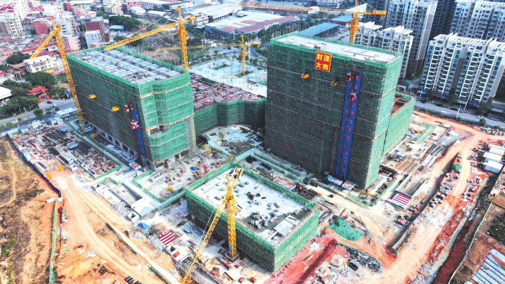 海都医院教学综合楼主体封顶