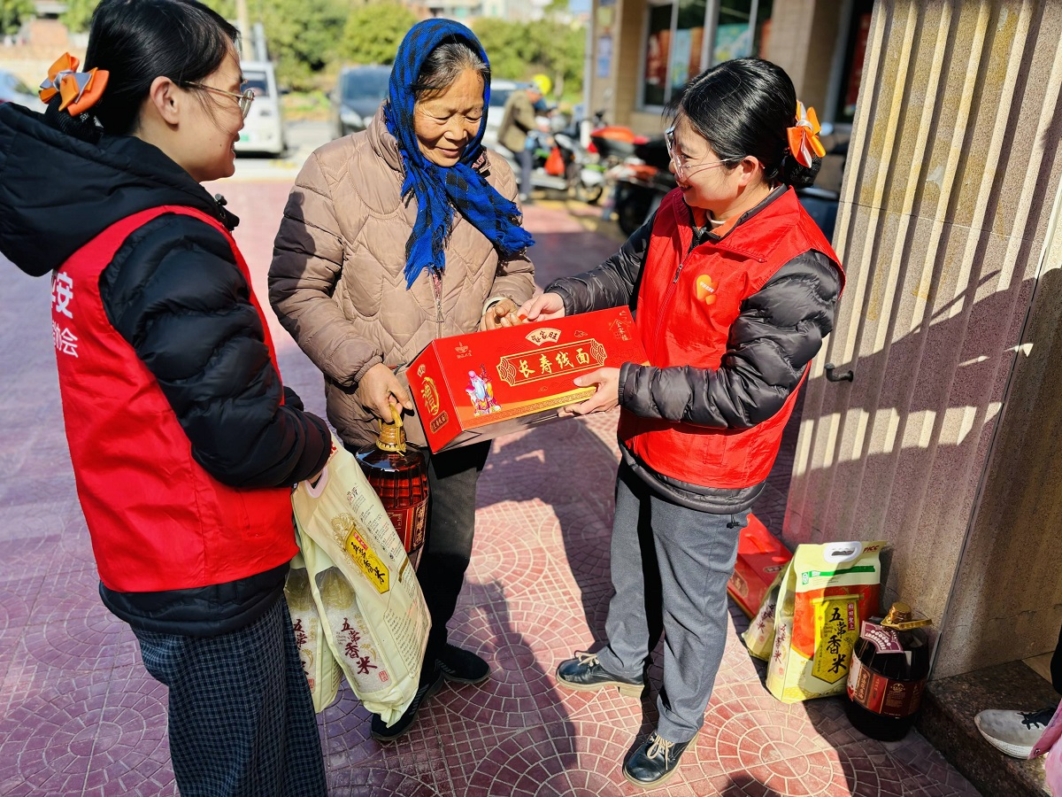 平安产险泉州中心支公司：爱暖新春 平安护航