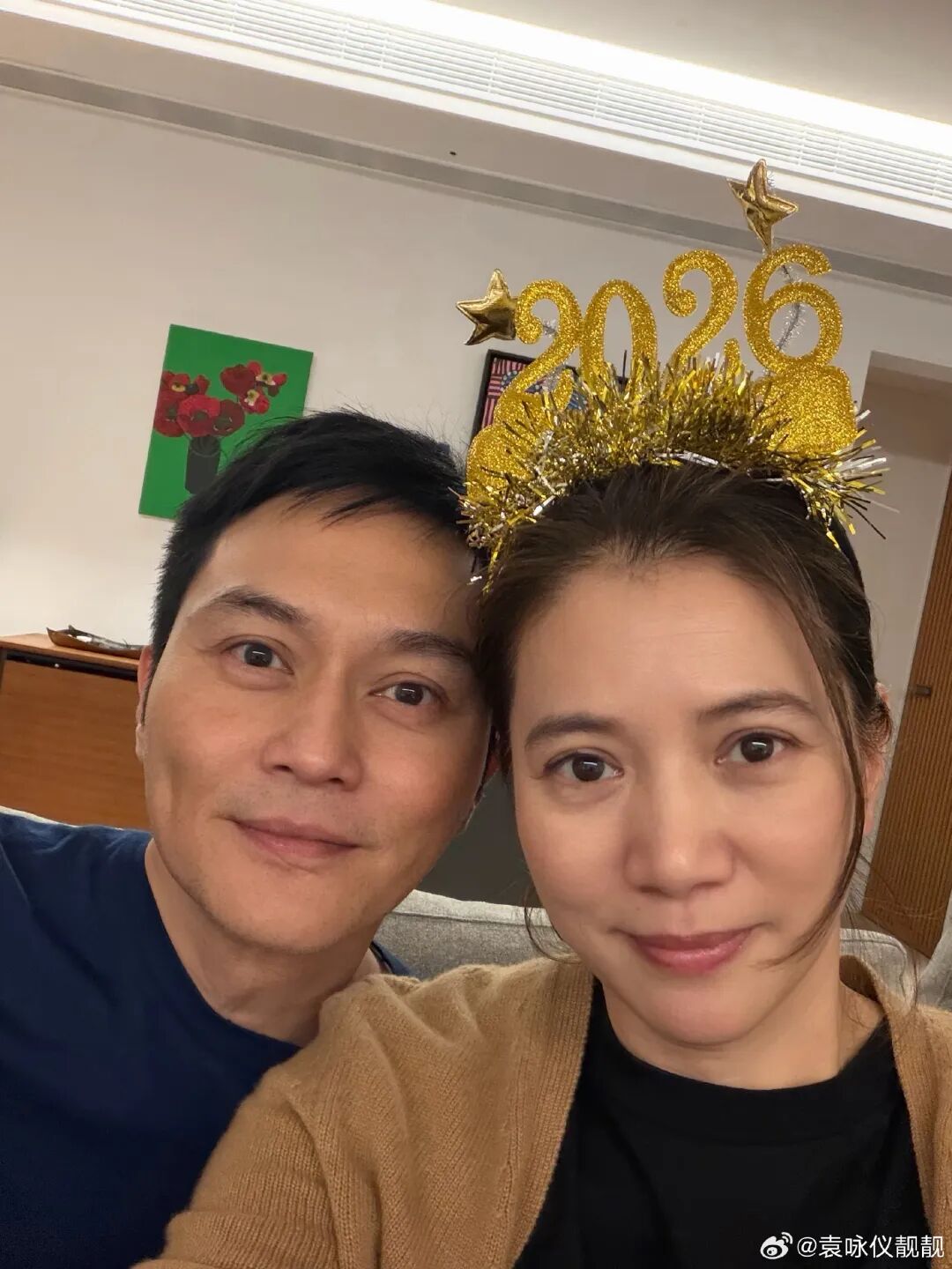 袁咏仪庆祝和张智霖银婚：25年，正是青春的模样