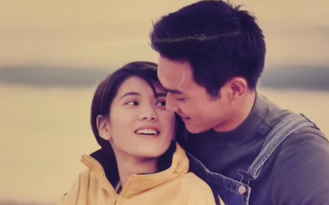 袁咏仪庆祝和张智霖银婚：25年，正是青春的模样