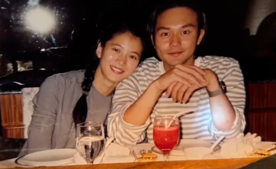 袁咏仪庆祝和张智霖银婚：25年，正是青春的模样