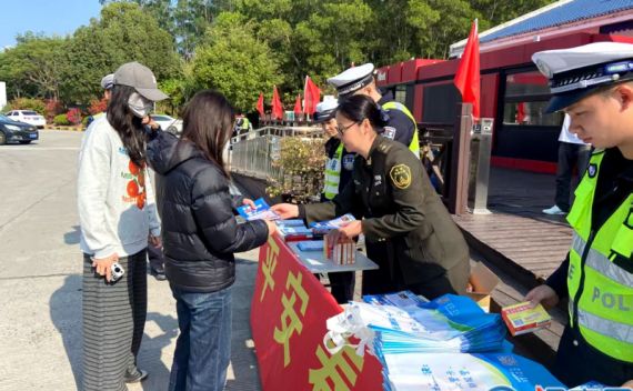 漳州高速多部門(mén)聯(lián)合開(kāi)展2026年春運(yùn)啟動(dòng)儀式