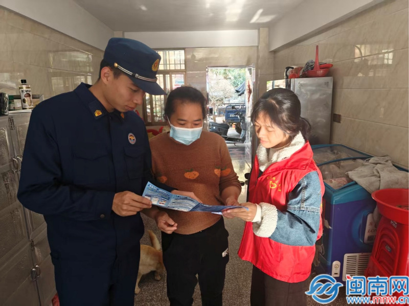 南靖消防：多方联动敲门入户 扎实开展节前消防宣传