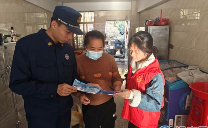 南靖消防：多方联动敲门入户 扎实开展节前消防宣传