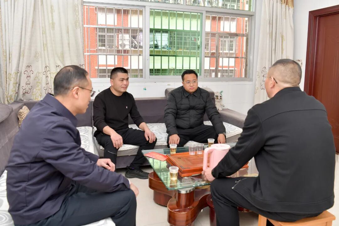 困难职工杨连敬 (3).JPG