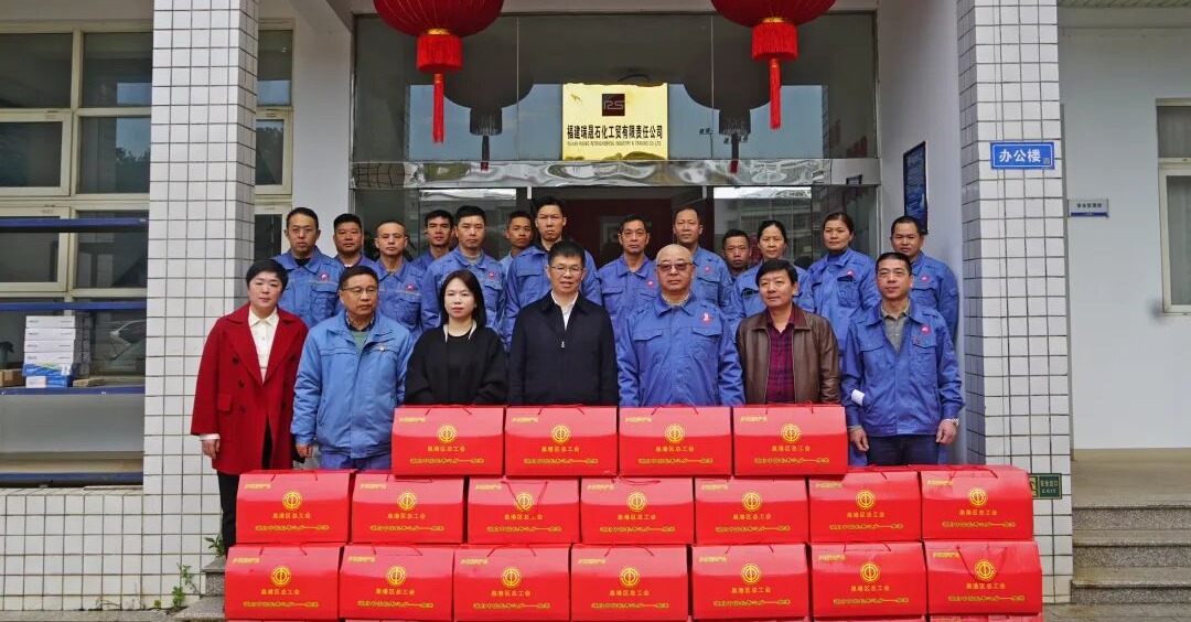 泉港区政府主要领导走访慰问困难大学生、新业态企业