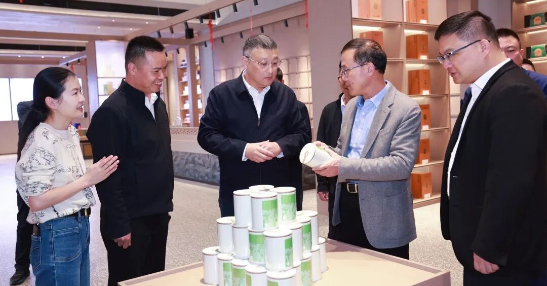 吴毓舟调研不停工、不停产企业并慰问一线员工