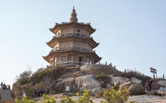 石狮宝盖山景区年味渐浓游人多