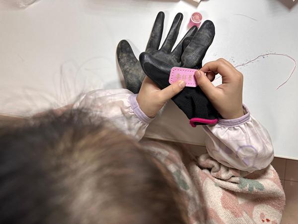 新春走基层|养路工的粉色手套