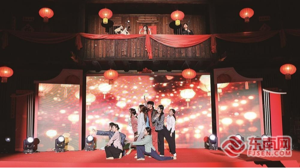 南靖：土楼中国年 骏马载团圆