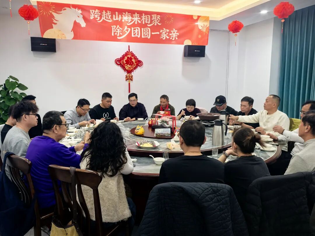 台胞留德过除夕 同吃团圆饭 共叙两岸一家亲