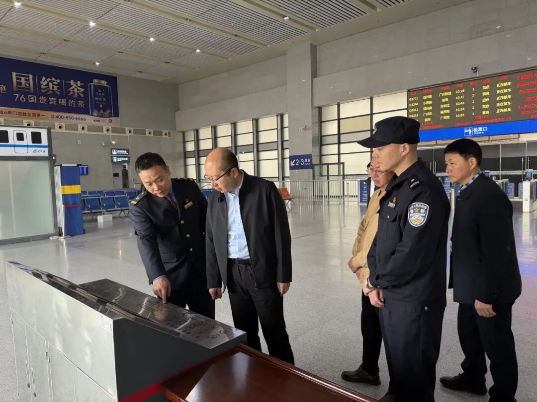 县主要领导大年初一开展调研慰问 守护群众平安祥和过佳节