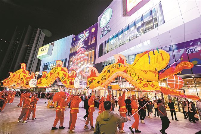 【网络中国节·春节】新城“靓”起来