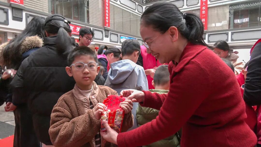 春节期间，他们在高速服务区收到了漳浦“娘家人”的这份暖心年货