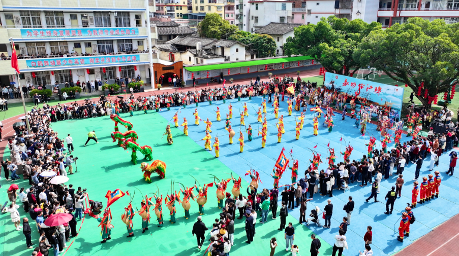 【马上夺魁趣永春】泉州“宋江阵”展演走进五里古街 非遗盛宴点燃新春年味