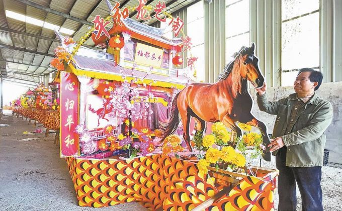 艺板相连承古韵 肩抬百节续新章